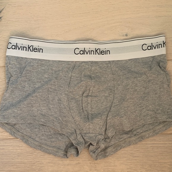 Calvin Klein Men's Light Gray Boxer Briefs - Picture 4 of 7